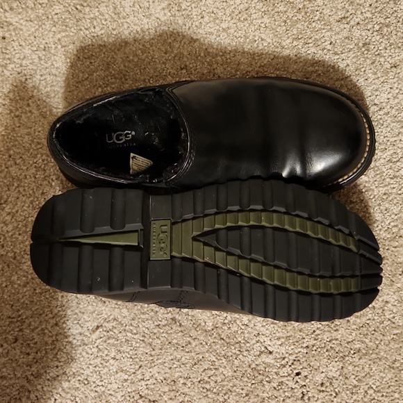 UGG Clogs Womens 7 Black Leather Slip On Sherpa Lined Chunky Soles Loafers - Picture 3 of 4